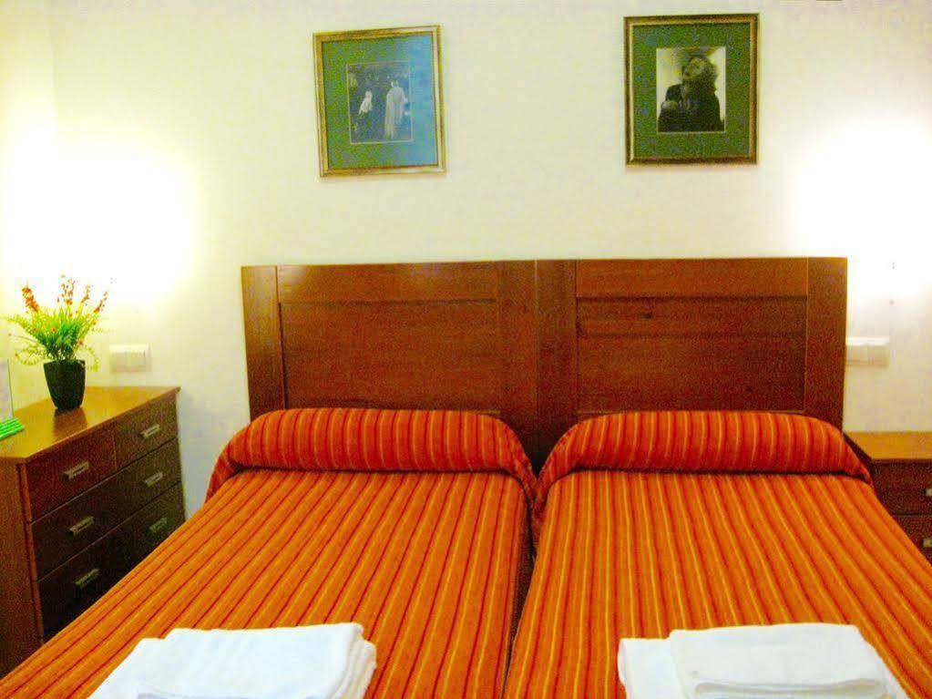 Hostal Tirso Plaza Madrid Exterior photo